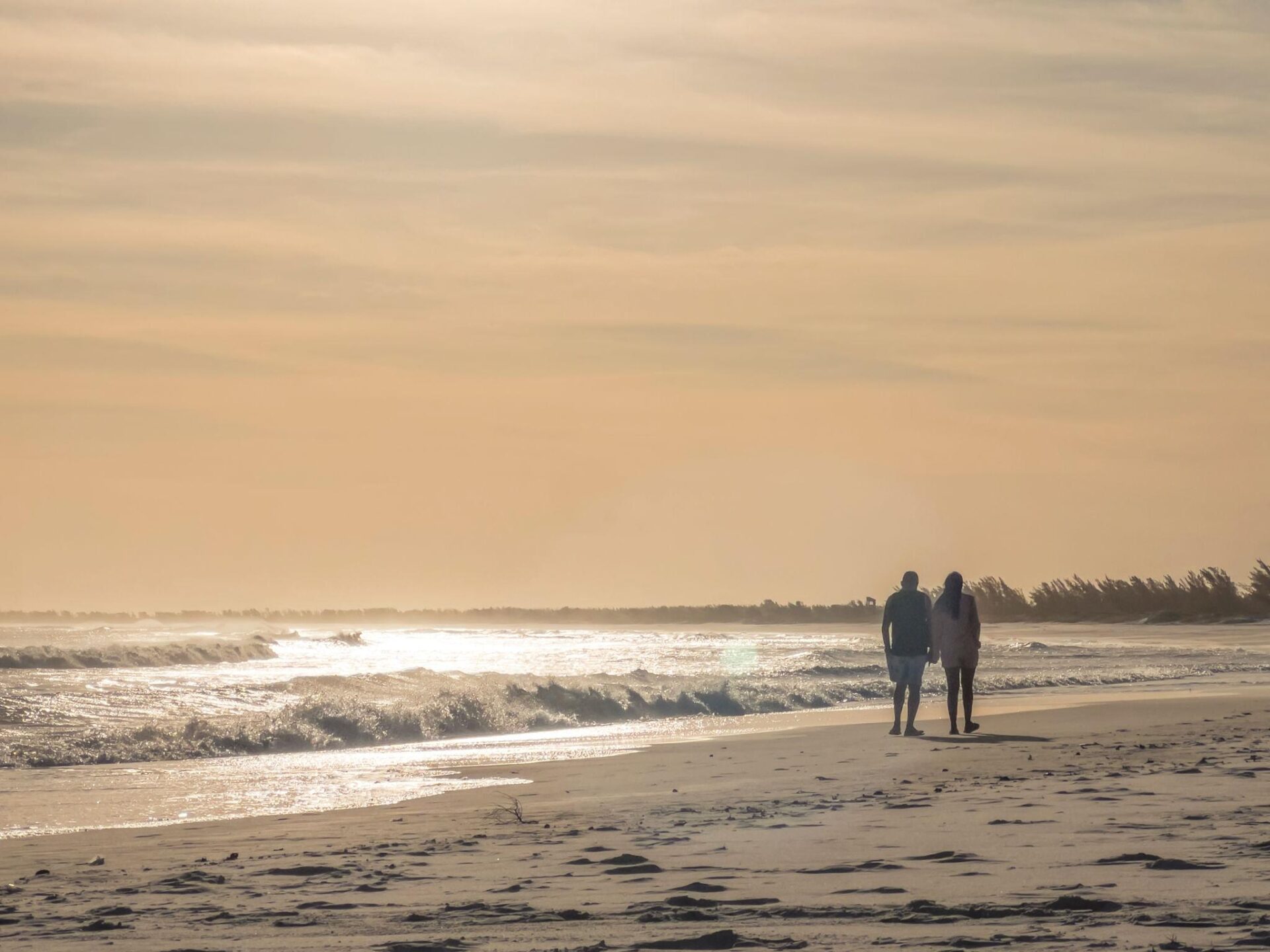 Viver perto do mar é viver com mais leveza e conexão com a natureza.Foto: Unsplash
