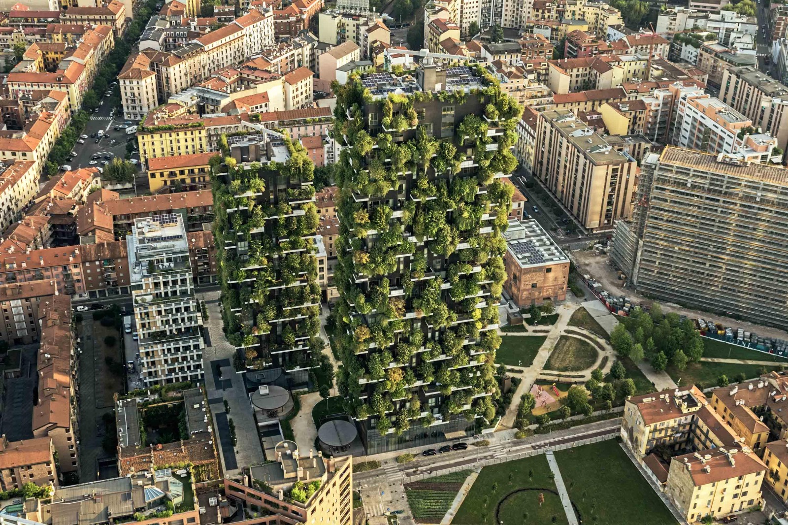 O Bosco Verticale tornou-se referência mundial em arquitetura biofílica e sustentabilidade urbana.Projeto: Stefano Boeri Fonte: Stefano Boeri Architetti.